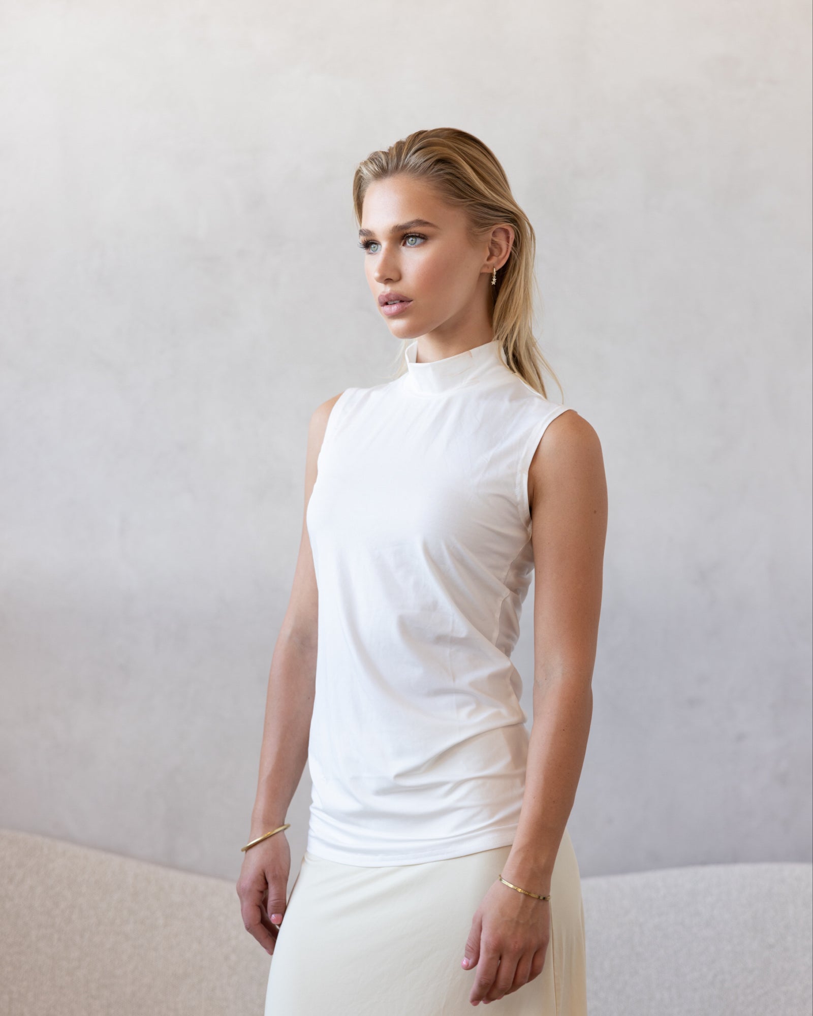 Luxe Sleeveless Basic Vanilla