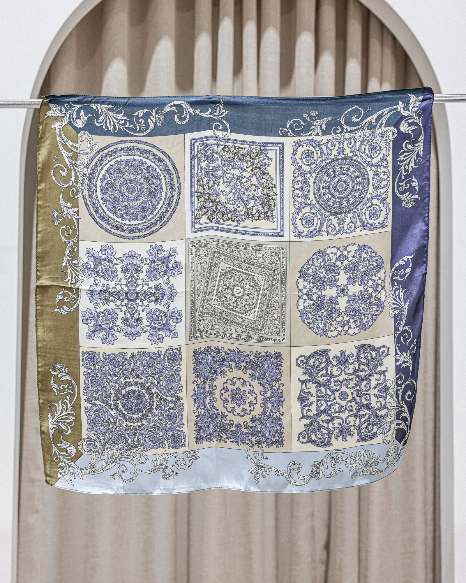 PRINTED SILK BLEND SQUARE BANDANA