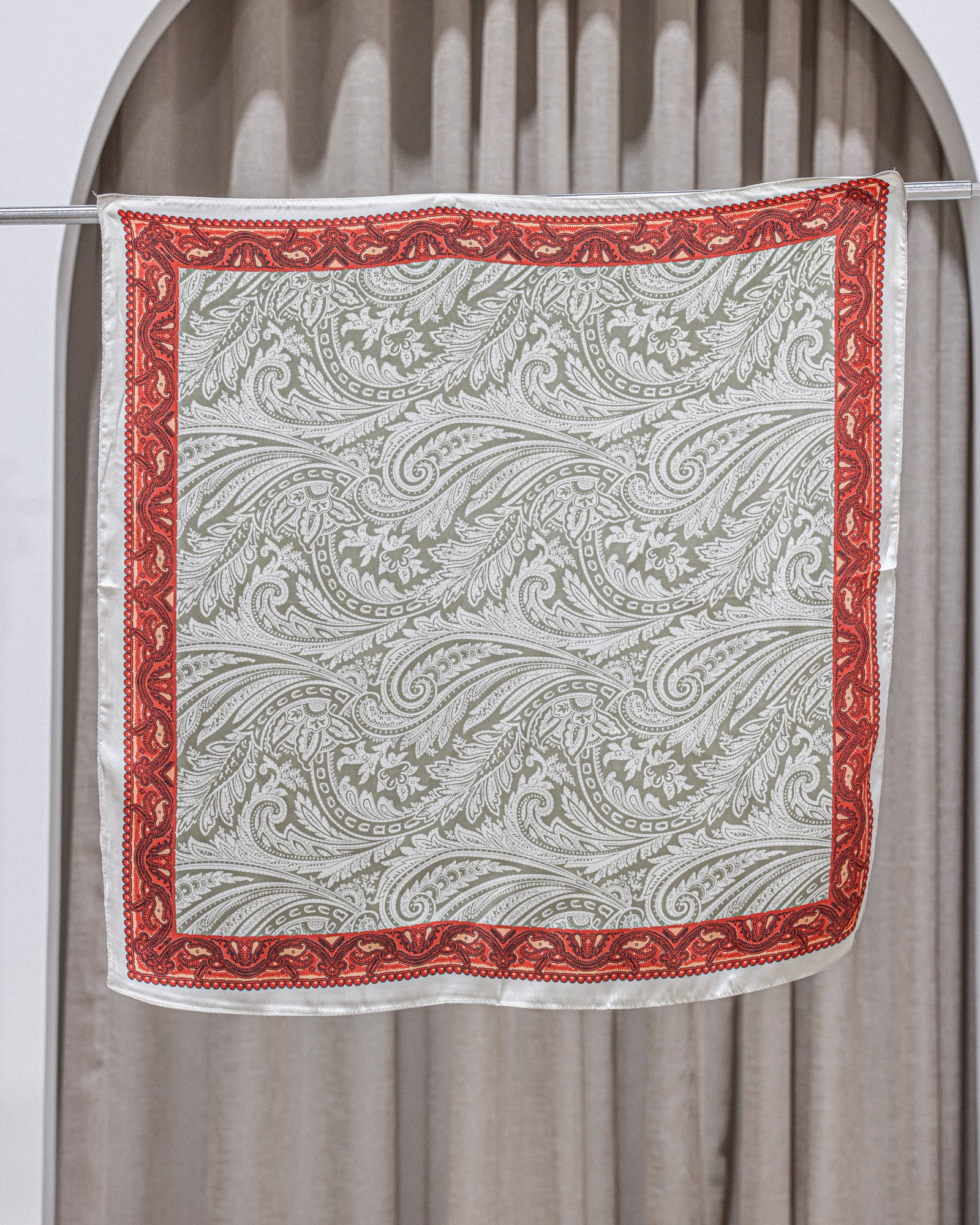 PRINTED SILK BLEND SQUARE BANDANA